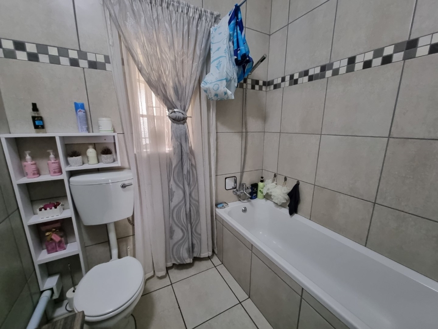 To Let 3 Bedroom Property for Rent in Hospitaalheuwel Free State